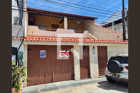 Casa de condomínio para alugar com 140m², 2 quartos e 1 vaga Casa de condomínio para alugar com 140m², 2 quartos e 1 vagaFachada