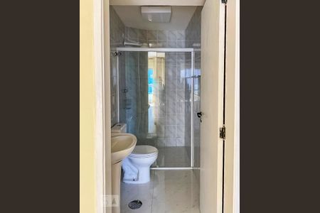 Banheiro  de apartamento para alugar com 3 quartos, 86m² em Vila Gilda, Santo André