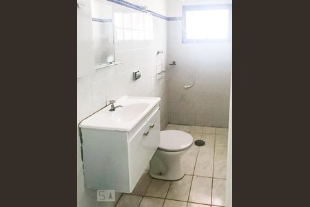 Banheiro de kitnet/studio para alugar com 1 quarto, 35m² em Barão Geraldo, Campinas