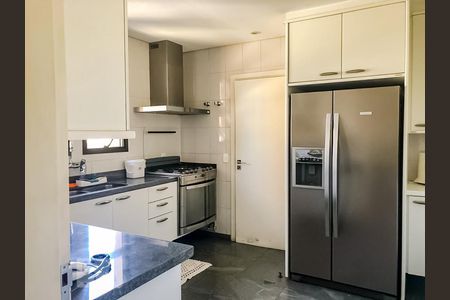Apartamento à venda com 450m², 6 quartos e 5 vagas Apartamento à venda com 450m², 6 quartos e 5 vagasCozinha