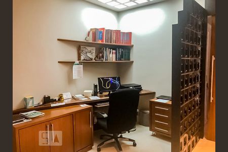 Apartamento à venda com 450m², 6 quartos e 5 vagas Apartamento à venda com 450m², 6 quartos e 5 vagasEscritório