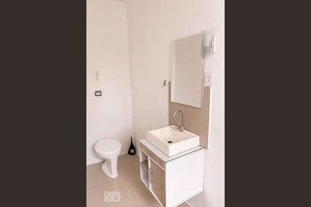 Banheiro de kitnet/studio para alugar com 1 quarto, 40m² em Menino Deus, Porto Alegre