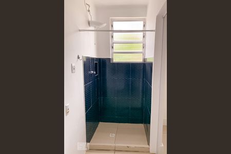 Banheiro de kitnet/studio para alugar com 1 quarto, 40m² em Menino Deus, Porto Alegre