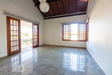 Casa de condomínio para alugar com 313m², 5 quartos e 4 vagasSala