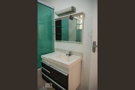 Banheiro de apartamento para alugar com 2 quartos, 50m² em Copacabana, Rio de Janeiro