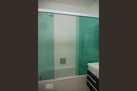 Banheiro de apartamento para alugar com 2 quartos, 50m² em Copacabana, Rio de Janeiro