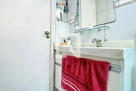 Apartamento à venda com 66m², 2 quartos e 1 vaga Apartamento à venda com 66m², 2 quartos e 1 vagaBanheiro