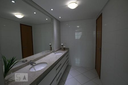 Apartamento para alugar com 190m², 3 quartos e 3 vagasBanheiro da Suíte 1