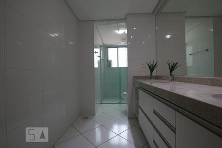 Apartamento para alugar com 190m², 3 quartos e 3 vagasBanheiro da Suíte 1