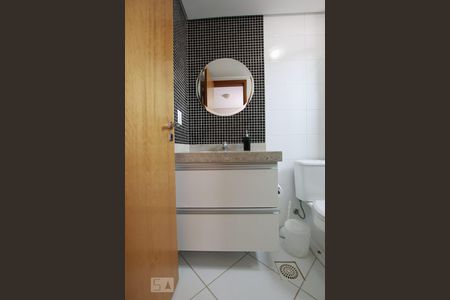 Apartamento para alugar com 190m², 3 quartos e 3 vagasBanheiro da Suíte 2 - Armarios