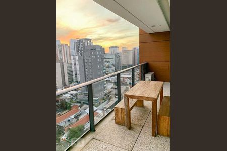 Apartamento para alugar com 65m², 1 quarto e 2 vagasVaranda