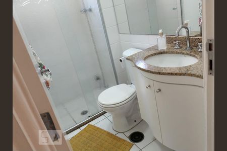 Banheiro de apartamento à venda com 2 quartos, 46m² em Taboão, São Paulo