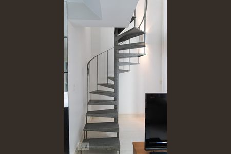 Apartamento à venda com 56m², 1 quarto e 1 vagaEscada