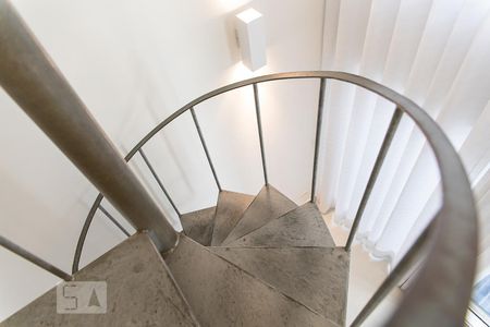 Apartamento à venda com 56m², 1 quarto e 1 vagaEscada