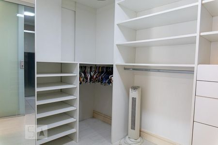 Apartamento à venda com 56m², 1 quarto e 1 vagaCloset do quarto