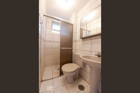 Banheiro de apartamento para alugar com 1 quarto, 45m² em Jardim do Salso, Porto Alegre