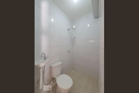 Banheiro  de kitnet/studio para alugar com 1 quarto, 26m² em Aclimação, São Paulo