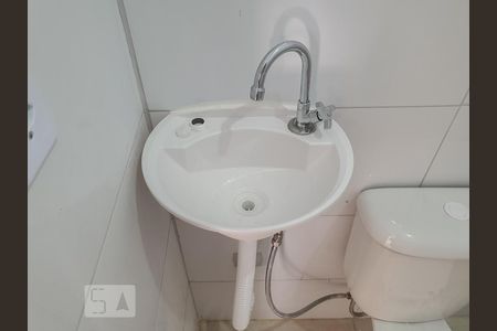 Detalhe do banheiro  de kitnet/studio para alugar com 1 quarto, 26m² em Aclimação, São Paulo