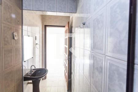 Banheiro Social 1 de casa para alugar com 4 quartos, 113m² em Santa Efigênia, Belo Horizonte