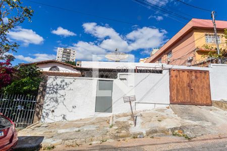 Casa para alugar com 113m², 4 quartos e sem vagaFachada