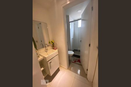 Banheiro de apartamento para alugar com 2 quartos, 52m² em Taquara, Rio de Janeiro