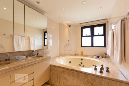 Apartamento à venda com 512m², 2 quartos e 5 vagasBanheiro da suíte 1