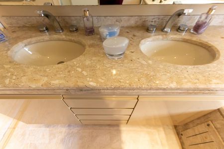 Apartamento à venda com 512m², 2 quartos e 5 vagasBanheiro da suíte 1