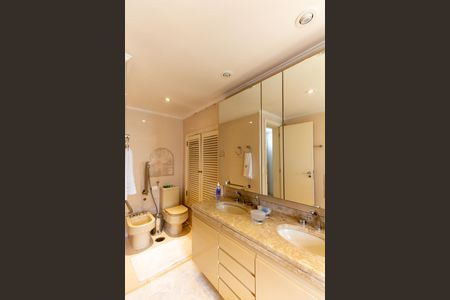 Apartamento à venda com 512m², 2 quartos e 5 vagasBanheiro da suíte 1