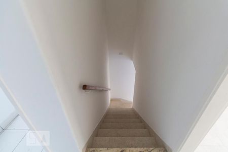 Casa para alugar com 90m², 2 quartos e sem vagaEscada