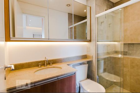 Banheiro de kitnet/studio para alugar com 1 quarto, 48m² em Centro, São Paulo