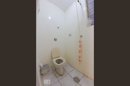 Apartamento à venda com 68m², 2 quartos e sem vaga Apartamento à venda com 68m², 2 quartos e sem vagaBanheiro de Serviço
