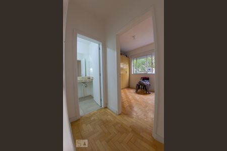 Corredor de apartamento à venda com 2 quartos, 68m² em Moinhos de Vento, Porto Alegre