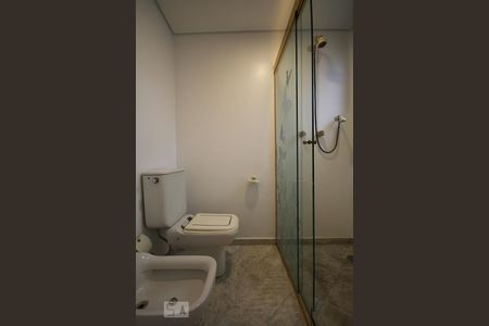 Apartamento à venda com 247m², 4 quartos e 3 vagasBanheiro da Suíte 2