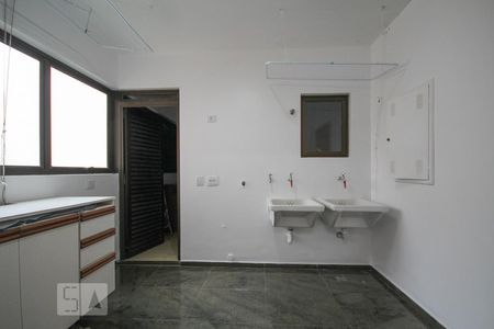 Apartamento à venda com 247m², 4 quartos e 3 vagas[Area de Serviço