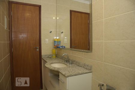 Apartamento à venda com 208m², 4 quartos e 2 vagasBanheiro do Quarto 4