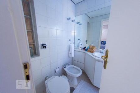 Apartamento à venda com 204m², 3 quartos e 3 vagasBanheiro da Suíte 2