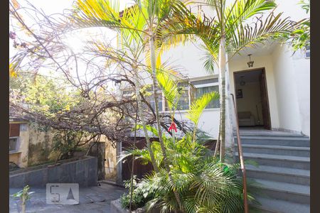 Casa para alugar com 259m², 3 quartos e 3 vagasFachada