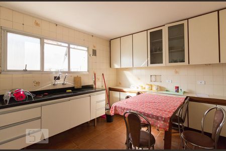 Casa para alugar com 259m², 3 quartos e 3 vagasCozinha