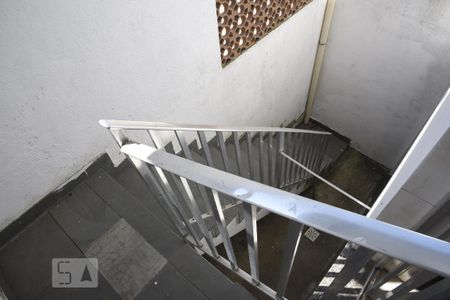 Escada de casa de condomínio para alugar com 2 quartos, 160m² em Pechincha, Rio de Janeiro