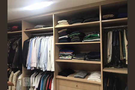 Apartamento para alugar com 220m², 3 quartos e 5 vagas Apartamento para alugar com 220m², 3 quartos e 5 vagasQuarto