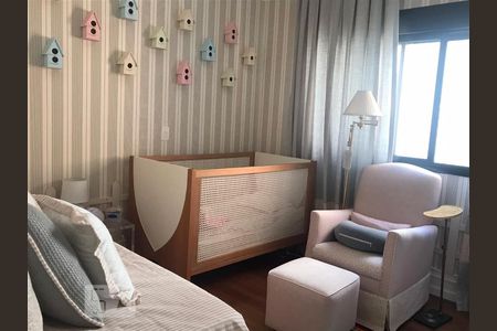 Apartamento para alugar com 220m², 3 quartos e 5 vagas Apartamento para alugar com 220m², 3 quartos e 5 vagasQuarto