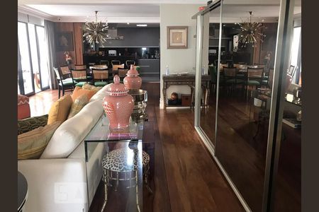 Apartamento para alugar com 220m², 3 quartos e 5 vagas Apartamento para alugar com 220m², 3 quartos e 5 vagasSala