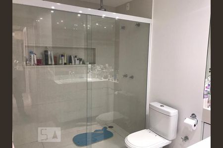 Apartamento para alugar com 220m², 3 quartos e 5 vagas Apartamento para alugar com 220m², 3 quartos e 5 vagasBanheiro