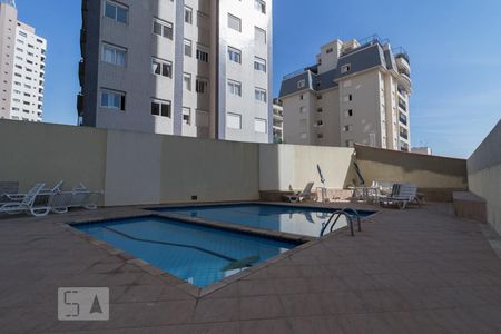 Apartamento à venda com 79m², 3 quartos e 2 vagas Apartamento à venda com 79m², 3 quartos e 2 vagasÁrea comum - Piscina