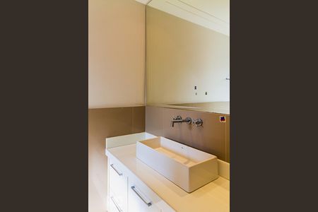 Apartamento à venda com 228m², 3 quartos e 4 vagasBanheiro da terceira suíte