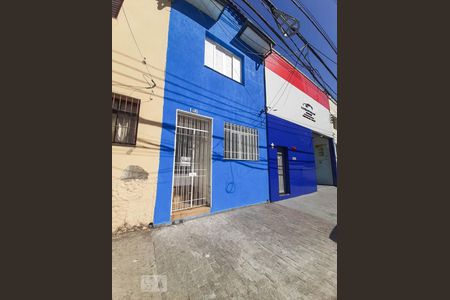 Casa à venda com 80m², 2 quartos e sem vaga Casa à venda com 80m², 2 quartos e sem vagaFachada