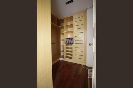 Apartamento à venda com 368m², 3 quartos e 4 vagasCloset