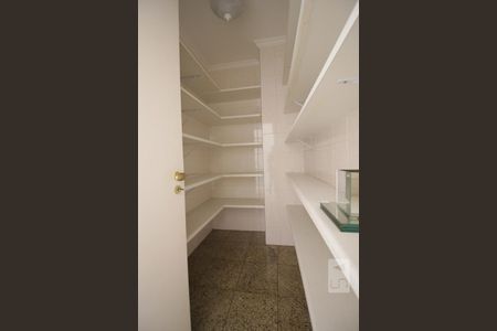 Apartamento à venda com 368m², 3 quartos e 4 vagasDespensa