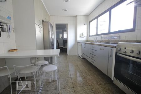 Apartamento à venda com 368m², 3 quartos e 4 vagasCozinha