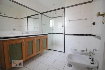 Apartamento à venda com 368m², 3 quartos e 4 vagasBanheiro da suíte 2